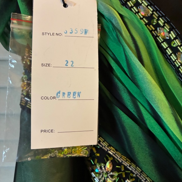 New Evening gown by night moves - Picture 4 of 7